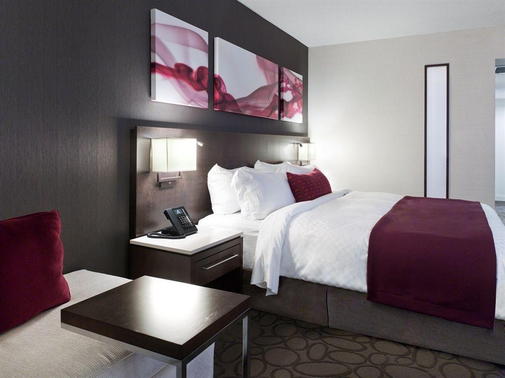 Delta Hotels By Marriott Фредериктън Екстериор снимка