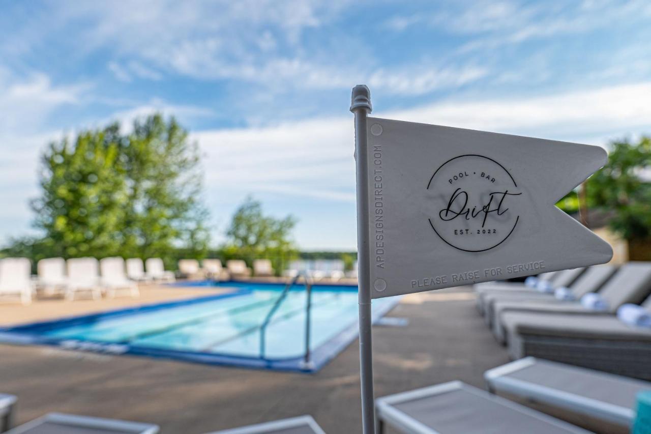 Delta Hotels By Marriott Фредериктън Екстериор снимка