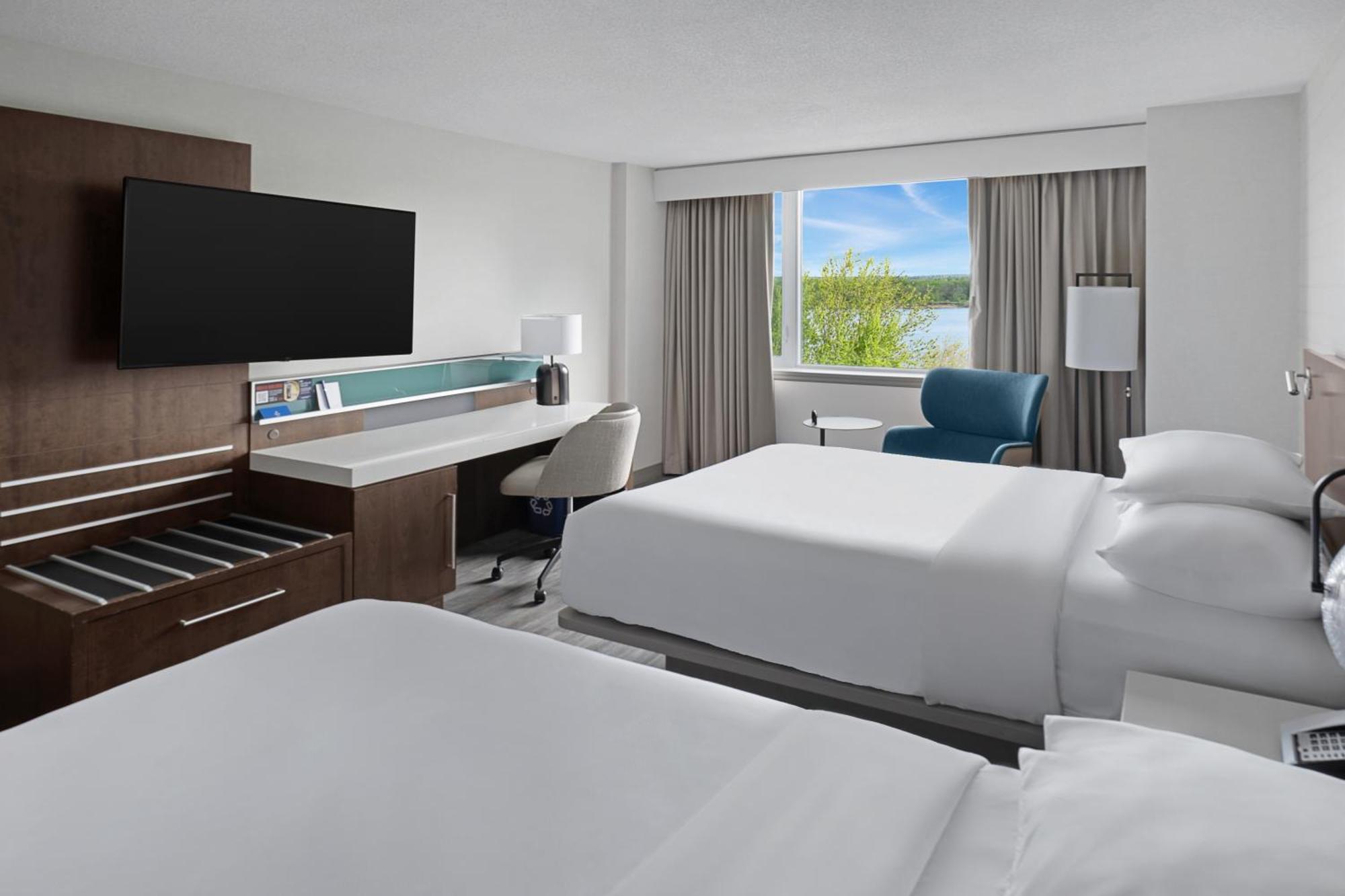 Delta Hotels By Marriott Фредериктън Екстериор снимка