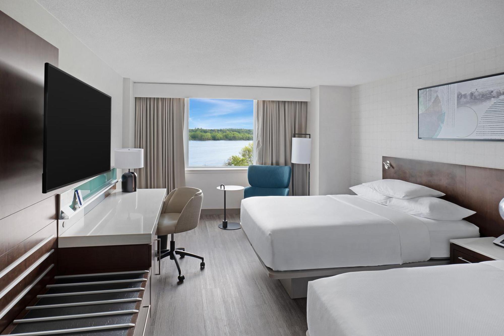 Delta Hotels By Marriott Фредериктън Екстериор снимка