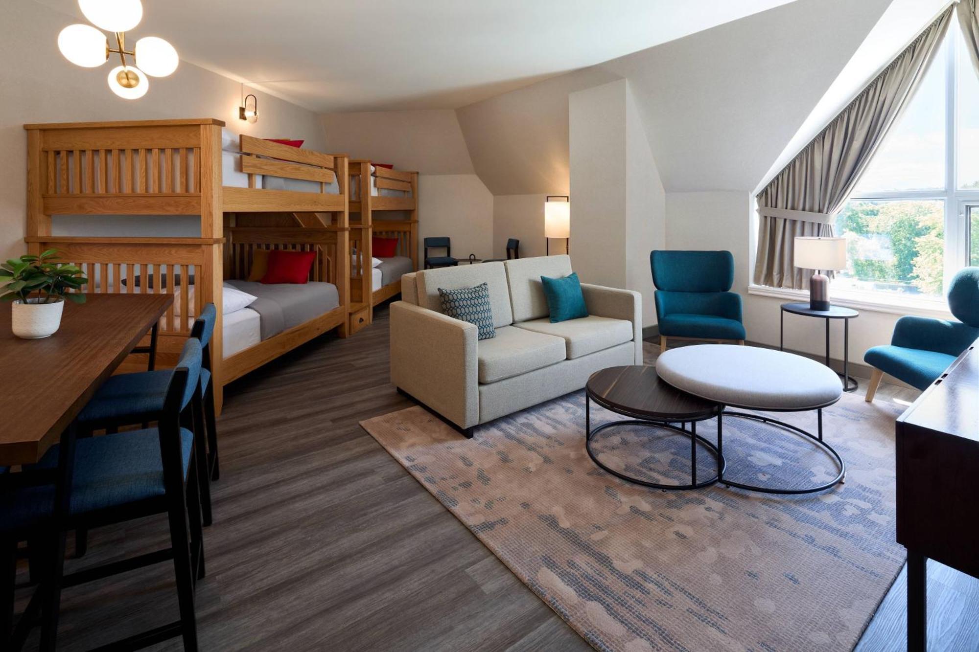 Delta Hotels By Marriott Фредериктън Екстериор снимка