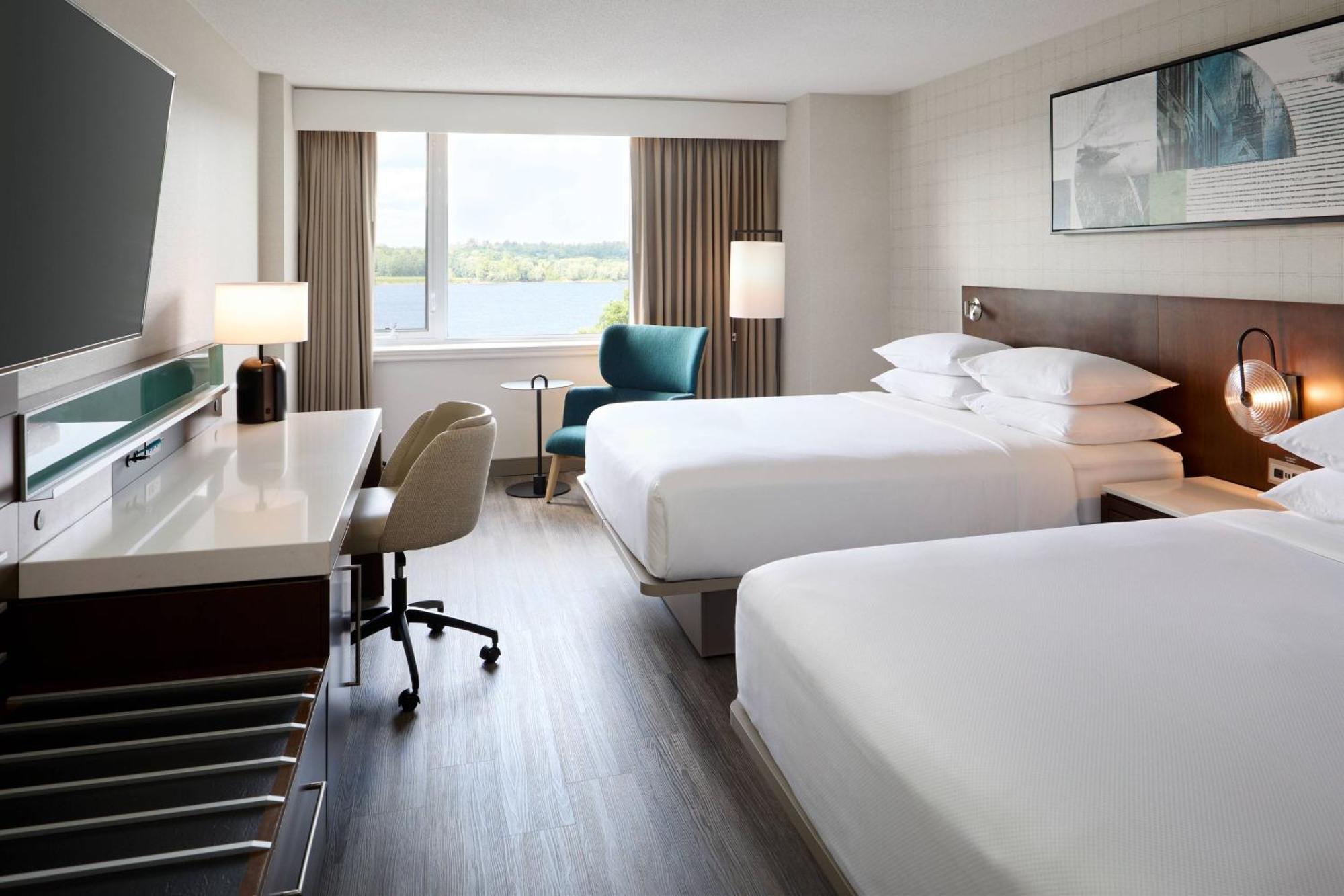 Delta Hotels By Marriott Фредериктън Екстериор снимка