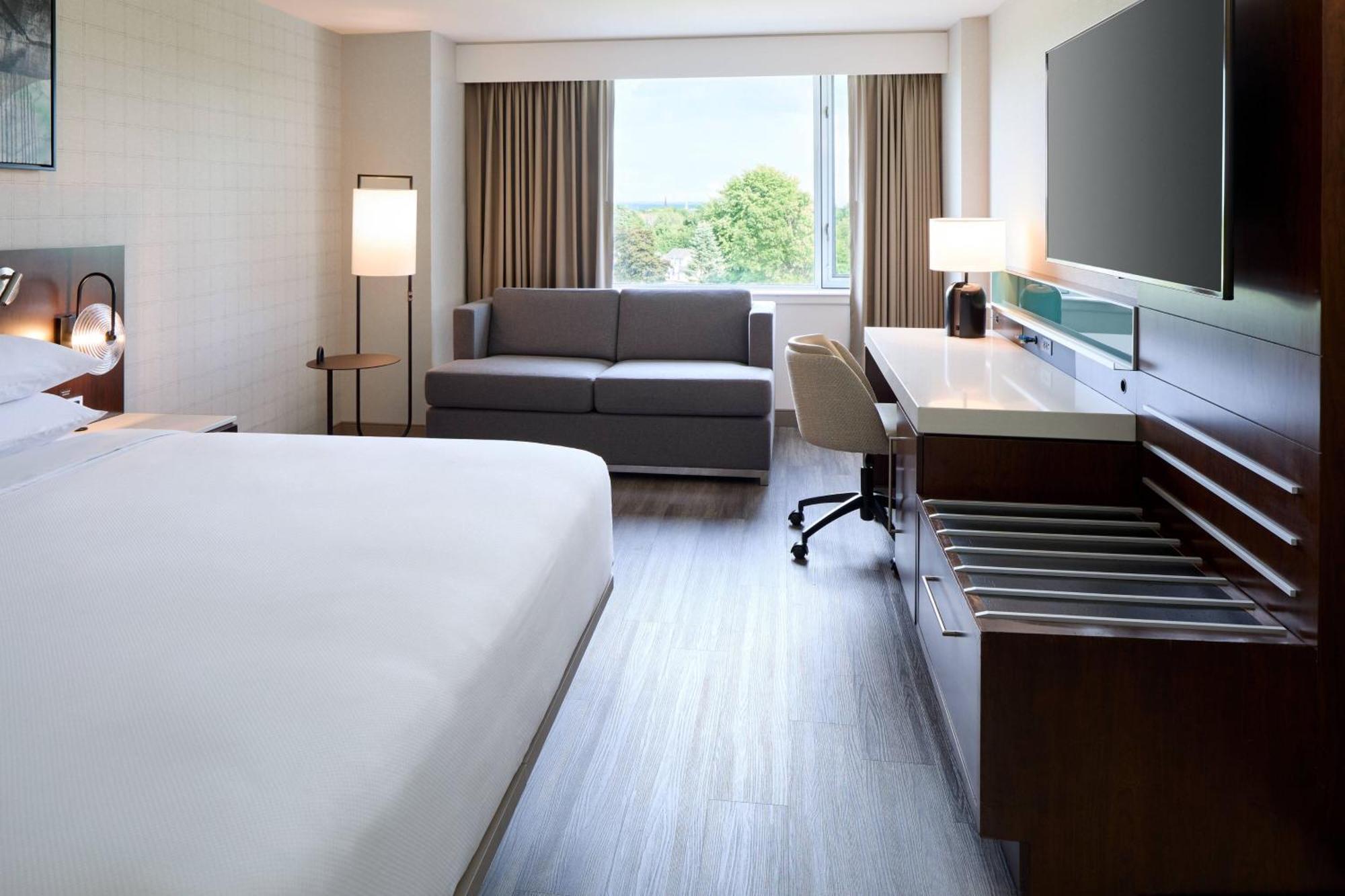 Delta Hotels By Marriott Фредериктън Екстериор снимка