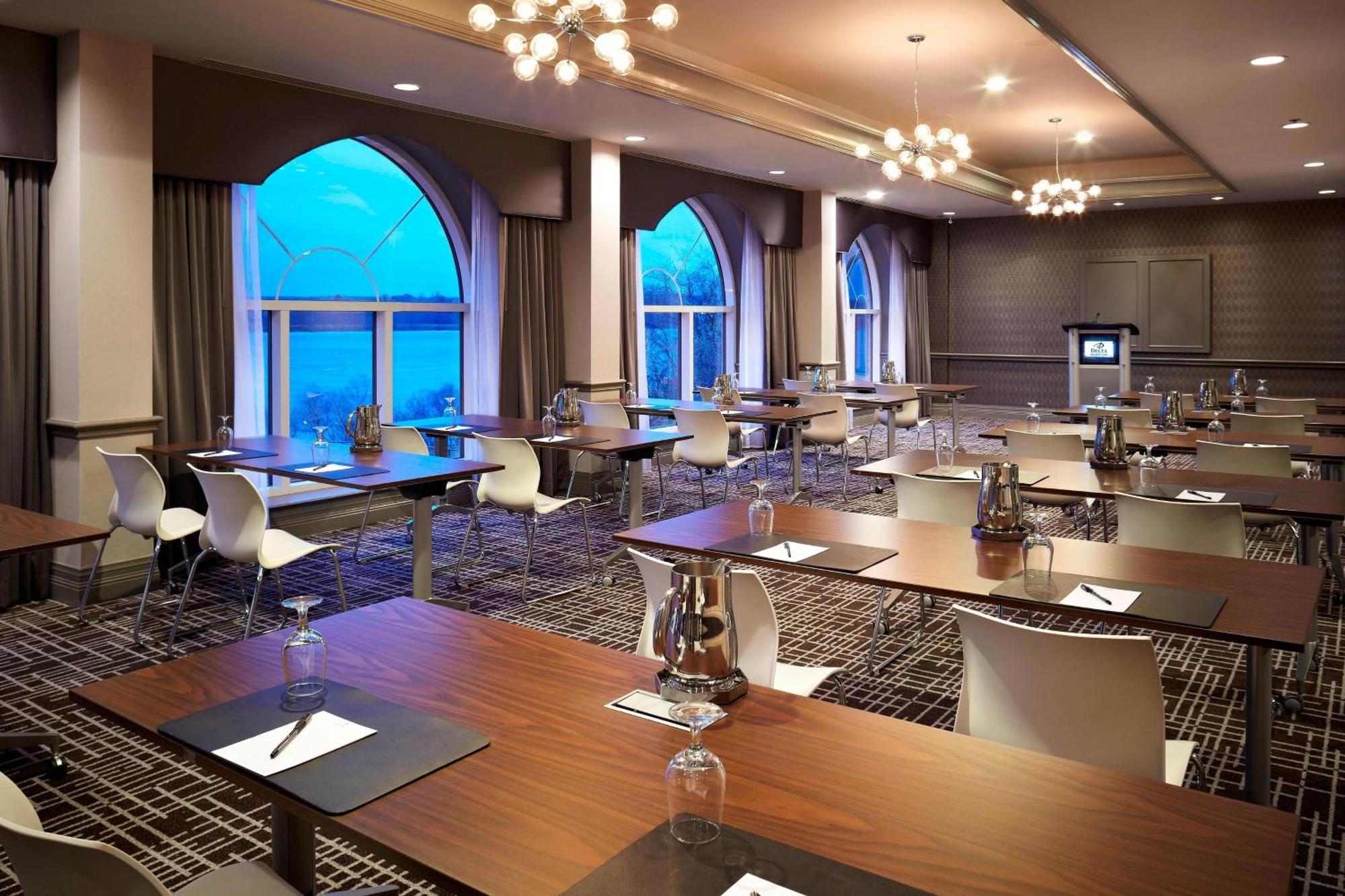 Delta Hotels By Marriott Фредериктън Екстериор снимка