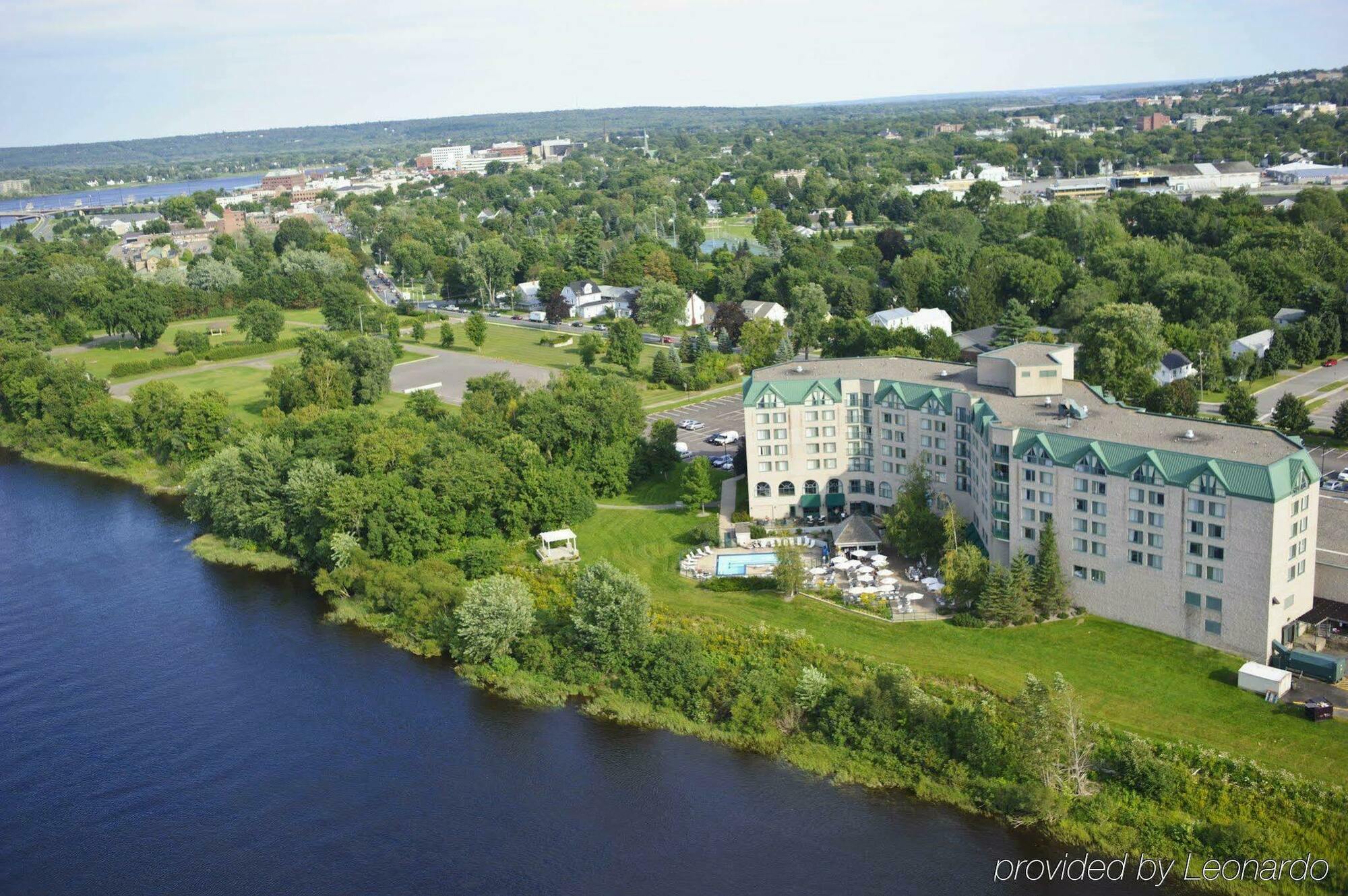 Delta Hotels By Marriott Фредериктън Екстериор снимка